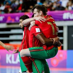 Portugal tropieza, aunque acaba como primera de grupo