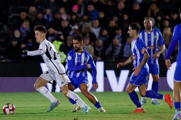 Güler se escapa de un contrario durante el partido de Copa.