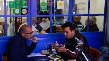 People eat at the Azura restaurant in Jerusalem, on March 7, 2021, after Israel reopened restaurants, bars and cafes to vaccinated "green pass" holders. - Israel took another step towards post-pandemic normalcy, with about 40 percent of the population fully inoculated against the coronavirus. (Photo by MENAHEM KAHANA / AFP)