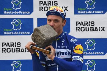 El belga Philippe Gilbert logró en 2019 el triunfo con 36 años. Un palmarés impresionante, porque de los cinco Monumentos sólo le falta la Milán-San Remo. Tiene dos Lombardías, un Tour de Flandes y la Roubaix. 
