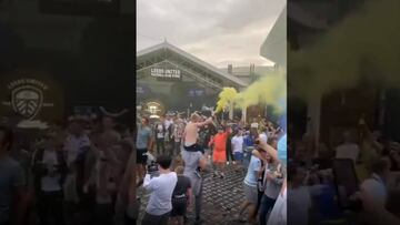 El impactante festejo de los hinchas del Leeds de Bielsa tras el histórico ascenso