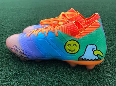 Los Red Bulls jugarán con botines diseñados por niños con cáncer