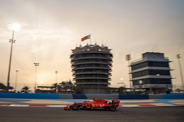 Mick Schumacher qued¨® segundo en su debut con el Ferrari SF90 en los test de Bahr¨¦in, s¨®lo por detr¨¢s del piloto neerland¨¦s Max Verstappen.