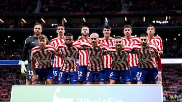 Los jugadores del Atlético de Madrid posan minutos antes del encuentro ante el Betis.