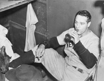 Fue uno de los primeros deportistas a los que le fue diagnosticada esta enfermedad. Reconocido por su carrera en los New York Yankees de beisbol, se retiró en 1939 para librar su batalla contra la ELA, falleciendo dos años después en 1941. 