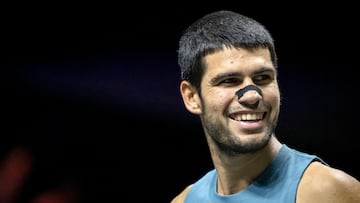 Rotterdam (Netherlands), 06/02/2025.- Carlos Alcaraz of Spain in action against Andrea Vavassori of Italy (not in picture) in their round of 16 tennis match at the Rotterdam Open tennis tournament in Rotterdam, the Netherlands, 06 February 2025. (Tenis, Italia, Países Bajos; Holanda, España) EFE/EPA/SANDER KONING