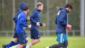 Los jugadores del Real Oviedo durante una sesión de entrenamiento.