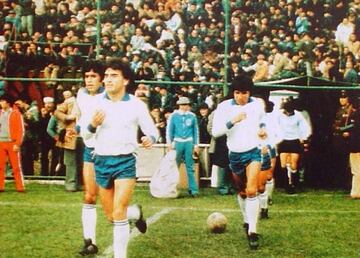 Naval sale a la cancha de El Morro en 1980.
