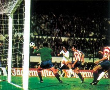 El 17 de mayo de 1974 se disputó en Heysel el segundo partido de la final de la Copa de Europa entre el Bayern Múnich y el Atlético de Madrid. Müller marca uno de sus dos goles.