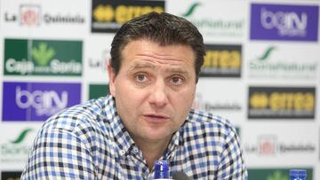 César Palacios durante una conferencia de prensa.