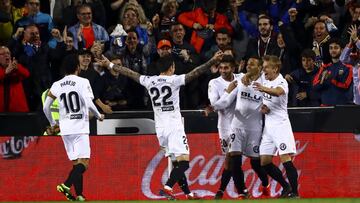 Rodrigo y Gameiro siguen de fiesta en Mestalla