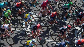 El pelotón rueda durante la primera etapa de la Volta Catalunya 2017.
