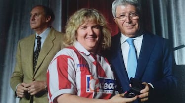 El Atlético rinde homenaje a los socios que tiraron del carro