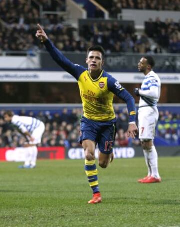 Alexis Sánchez armó la jugada del primero y anotó el segundo del Arsenal sobre Queens Park Rangers.