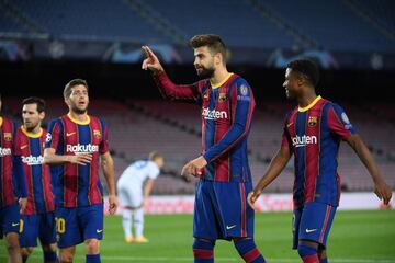 2-0. Gerard Piqué celebró el segundo gol.