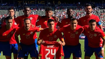La escuadra tica se presentó en el Dignity Health Sports Park con una playera en la que recordó al histórico basquetbolista que falleció el pasado domingo.