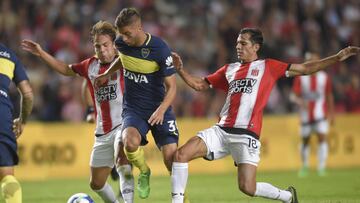 LA PLATA, ARGENTINA - MAYO 6: xxx (I) de Estudiantes y xxxx (D) de Boca, durante el juego de la Fecha 23 del Torneo de Primera Division 2016/2017 de la Liga Argentina de Futbol en el estadio Ciudad de La Plata el 6 de Mayo de 2017, en La Plata, Argentina.