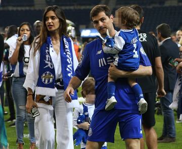 2018. Sara Carbornero e Iker Casillas tras conseguir el título de liga el Oporto.