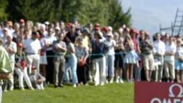 <B>CON VENTAJA</B> El español se ha aupado al liderato con tres golpes de ventaja sobre el segundo, Garry Houston.