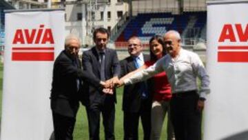 Presidente del Eibar y representantes de AVIA en el Ipur&uacute;a 