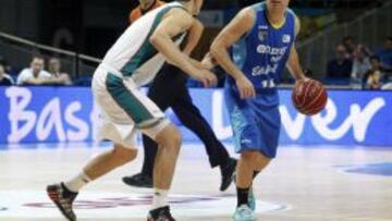 Javi Salgado, con el balón controlado.