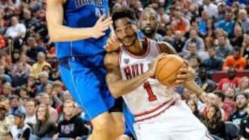 Derrick Rose reapareció con máscara.