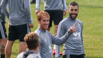 Álex Fernández, en el centro.