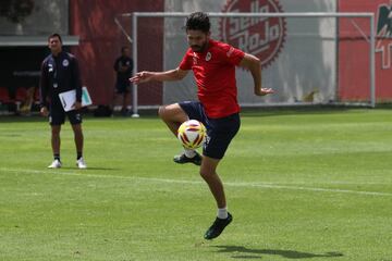 Su traspaso de América a Chivas hizo eco. Motivación no le falta a este delantero que suele dejarlo todo en la cancha.