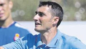 <b>DIALOGANTE. </b>Ernesto Valverde se ha destapado en Peralada como un técnico tan observador como amigo de las charlas individuales.