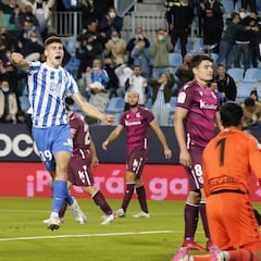 El Málaga remonta al Sanse con dos genialidades de Antoñín