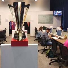 El trofeo de la Copa Oro visitó la redacción de AS México