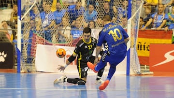 Ricardinho marca el 0-1.