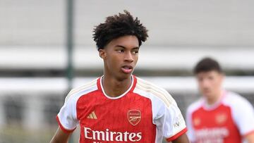 Zac Shuaib en un partido con el Arsenal.