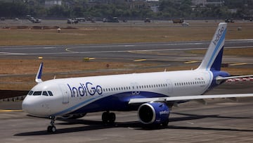 FILE PHOTO: An IndiGo airlines passenger aircraft taxis on the tarmac at Chhatrapati Shivaji International airport in Mumbai, India, May 29, 2023. REUTERS/Francis Mascarenhas/File Photo