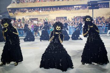 Uno de los eventos más importantes de Brasil se vuelve a celebrar. Tras dos años de parón por el COVID vuelve el Carnaval de Río.