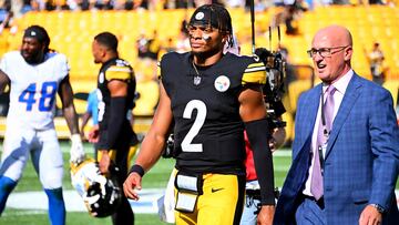 PITTSBURGH, PENNSYLVANIA - SEPTEMBER 22: Quarterback Justin Fields #2 of the Pittsburgh Steelers walks off the field after defeating the Los Angeles Chargers at Acrisure Stadium on September 22, 2024 in Pittsburgh, Pennsylvania. Joe Sargent/Getty Images/AFP (Photo by Joe Sargent / GETTY IMAGES NORTH AMERICA / Getty Images via AFP)
