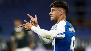 Puado, del Espanyol, celebra uno de sus goles ante el Logro&ntilde;&eacute;s.