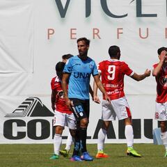 Iquique no pudo con Huachipato y cedió la punta