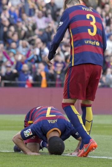Sexto gol del Barcelona. Arda Turan marca de chilena.