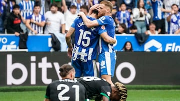 Vicente felicita a Boyé.