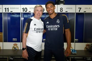 Ancelotti y Bellngham durante el reconocimiento m¨¦dico en el Hospital Universitario Sanitas La Moraleja-Edificio Ana de Austria.
