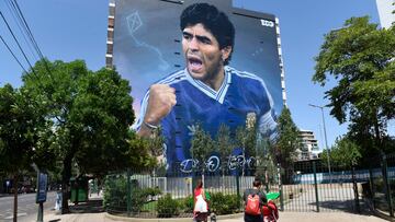 Mural dedicado a Diego Armando Maradona en Buenos Aires, Argentina, con motivo de su segundo aniversario luctuoso. Fuente: EFE.