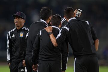 Ikechukwu Uche llegó a Tigres como una de las bombas del fútbol mexicano para el Apertura 2015. Marcó un gol en la Concachampions en su debut, no obstante, se lesionó y no volvió a ver minutos con la camiseta felina. A pesar de esto, el nigeriano fue convocado para la final de la Liga MX frente a Pumas y se coronó campeón. Al día de hoy juega con el Club Gimnastic en la segunda división de España.