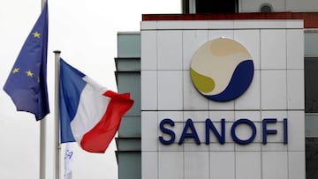 FILE PHOTO: The logo of Sanofi is seen at the company's research and production centre in Vitry-sur-Seine, France, August 6, 2019. REUTERS/Charles Platiau/File Photo