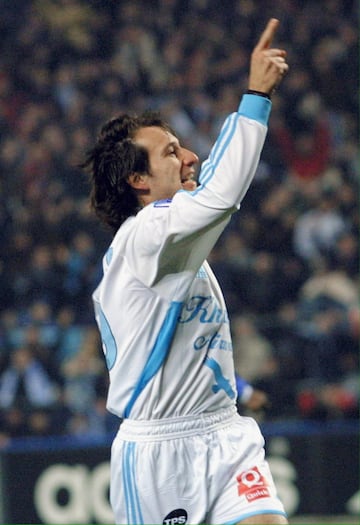 En el mercado invernal de 2002 fue cedido al Olympique de Marsella francés, donde jugó 11 partidos ligueros y anoto 4 goles