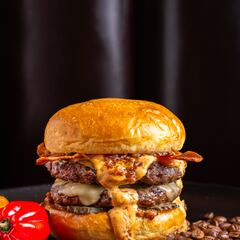 La mejor hamburguesa de Madrid y una de las TOP de España está en Chamberí: precios a 16,90 cocinada con café y ron