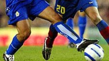 <b>HEREDERO.</B> En Portugal señalan a Deco como uno de los herederos de Figo, con el que se enfrentará el sábado.