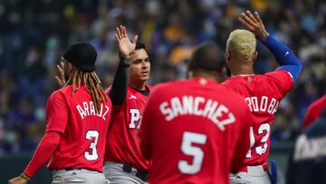 Taichung (Taiwan), 08/03/2023.- Players from Panama celebrate a score during the 2023 World Baseball Classic match between Panama and Taiwan at Taichung intercontinental baseball stadium in Taichung, Taiwan, 08 March 2023. EFE/EPA/RITCHIE B. TONGO