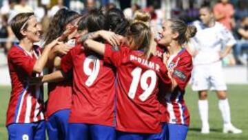 Las jugadoras del Atlético Féminas celebran el gol de Priscila ante el Fundación Albacete.