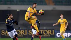 Soccer Football - Serie A - Hellas Verona vs Juventus - Stadio Marc&#039;Antonio Bentegodi, Verona, Italy - December 30, 2017   Juventus&rsquo; Sami Khedira in action with Hellas Verona&#039;s Martin Caceres    REUTERS/Alberto Lingria